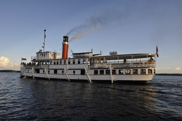 Eaglet10-057 - The Steamships: Segwun, Wenonah, Wanda III