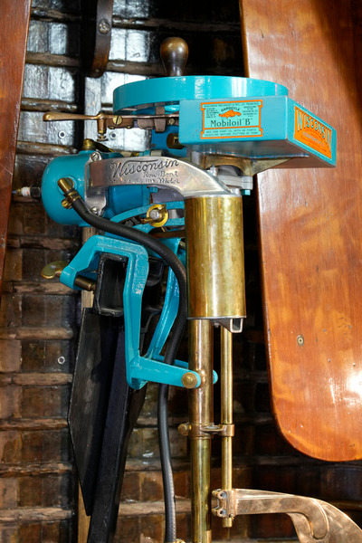 _DUV4241 - Outboards