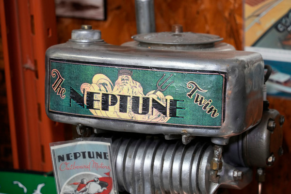 _DUV4276 - Outboards