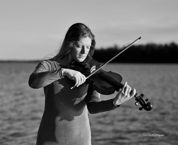 Anneke25-13BW - Anneke