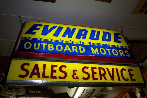 _DUV4388 - Signs and Logos