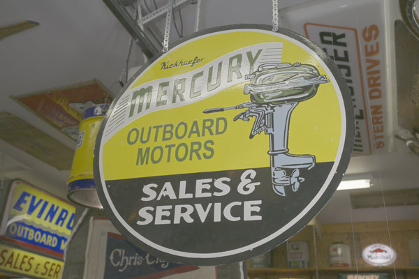 DUV_1531 - Signs and Logos