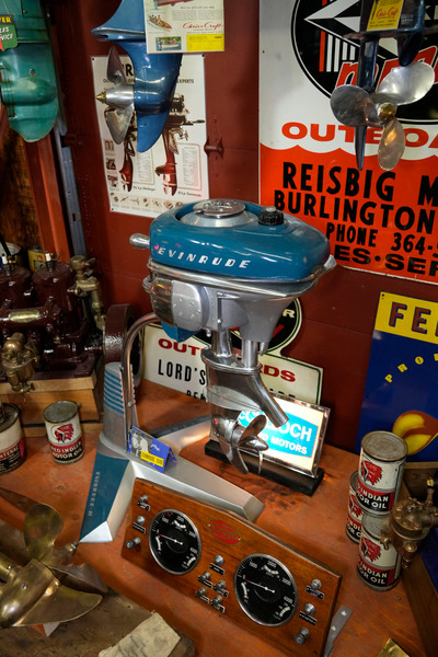 _DUV4406 - Outboards
