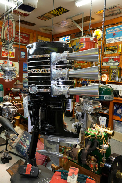 _DUV4215 - Outboards