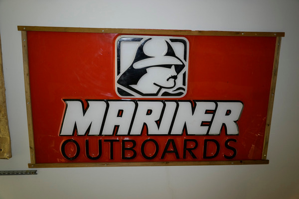 _DUV4384 - Signs and Logos