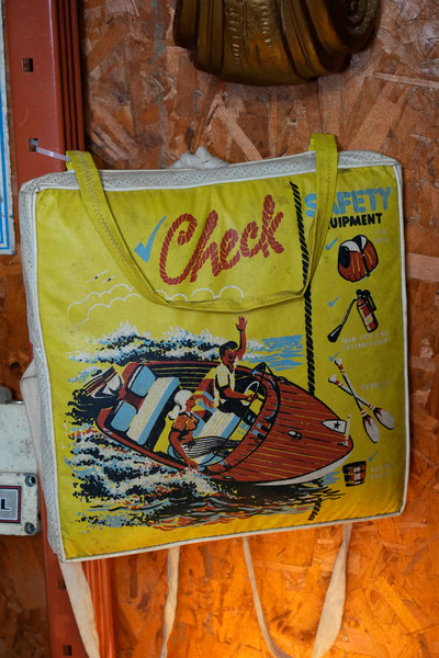 _DUV4290 - Signs and Logos