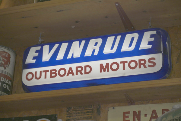 DUV_1545 - Signs and Logos