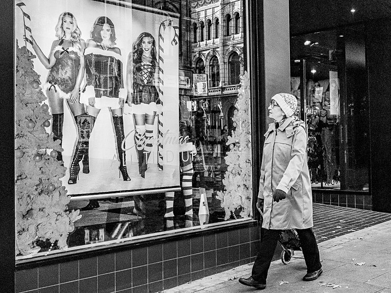 Ann Summers 02 - Street
