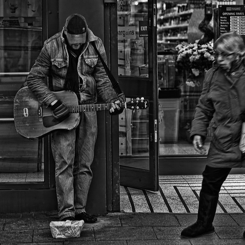 Guitar Man - Street