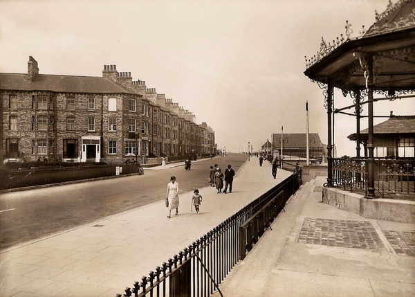 Redcar The Esplanade 3 - Old Photos of Redcar