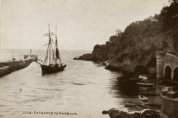 Looe Harbour Mouth 16 - Old Photos of Looe