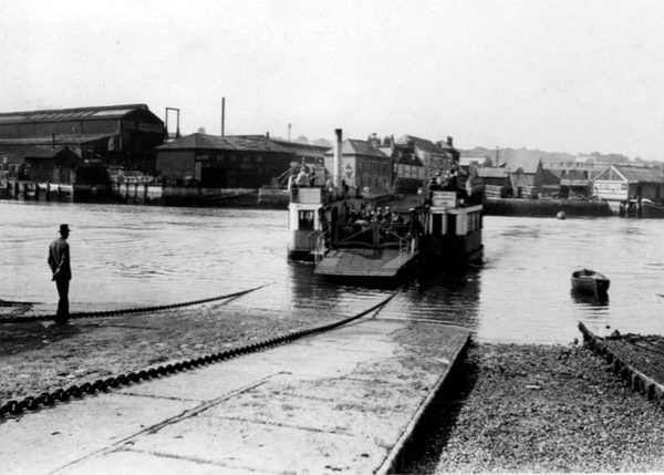 East Cowes Ferry 1928 - Old Photos of Cowes
