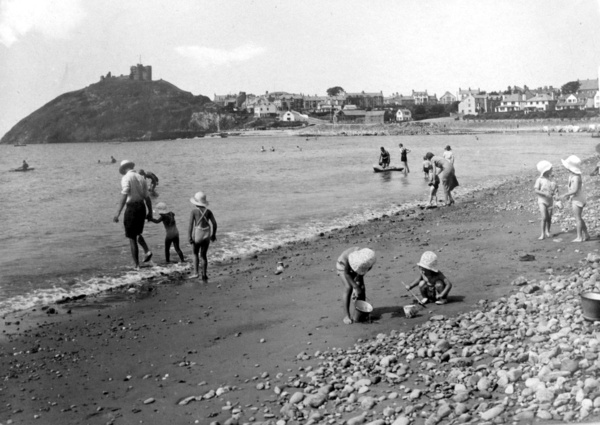 Criccieth Sands Gwynedd 2 - Old Photos of Wales