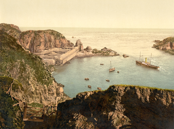 Sark Creux Harbour 4 - Old Photos of Sark