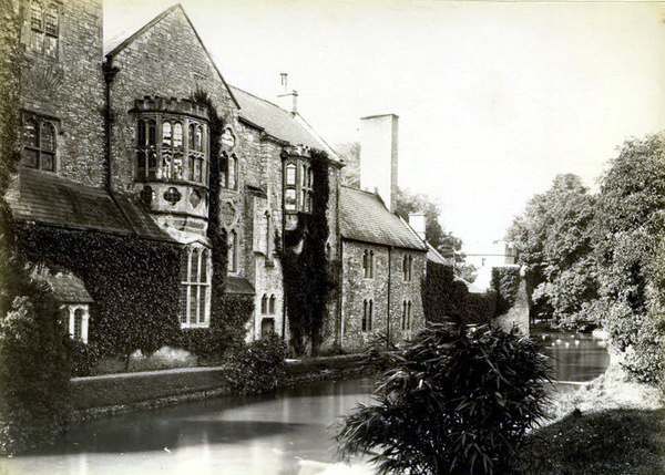 Bishop's Palace Wells 2 - Old Photos of Wells