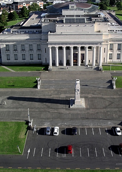 Auckland museum from a kitestring 2 - Auckland