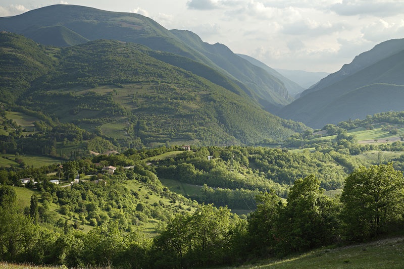 <center>Late Afternoon in the Hills</center><br> - <font color=yellow>Umbria - Italy</font>