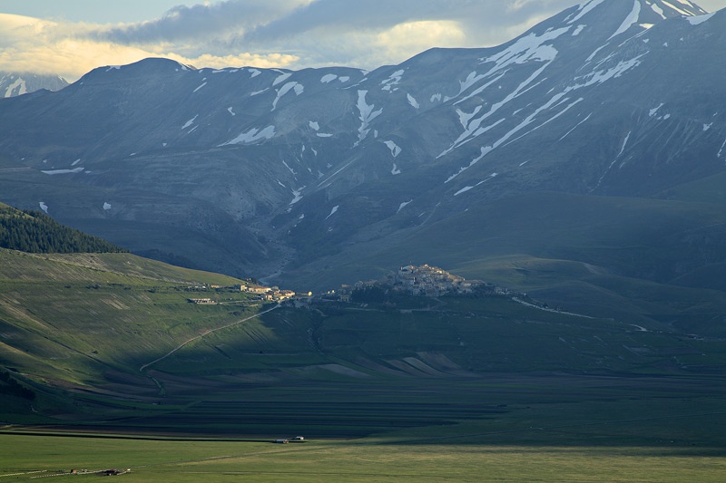 <center>The Village on the Hill</center><br> - <font color=yellow>Umbria - Italy</font>