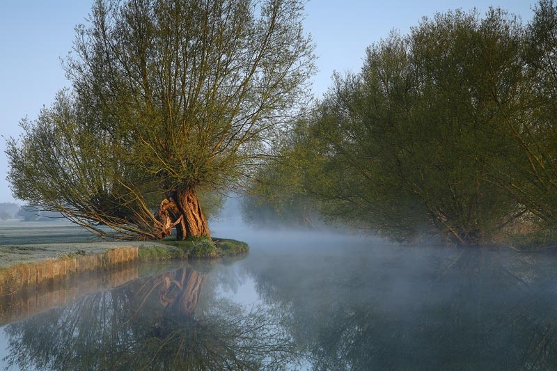 <center>On the Riverbank</center> - <font color=yellow>Suffolk</font>