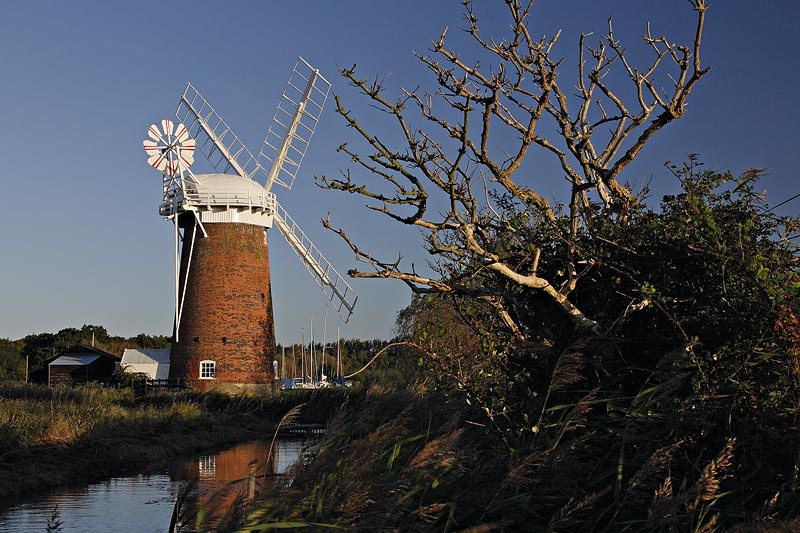 <center>Horsey Mill</center><br> - <font color=yellow>Norfolk</font>