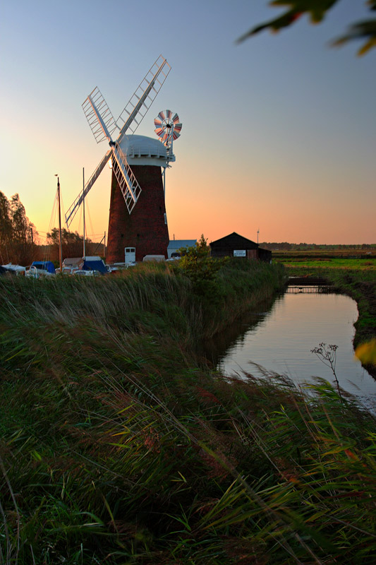 <center>Mill Sunrise</center><br> - <font color=yellow>Suffolk</font>