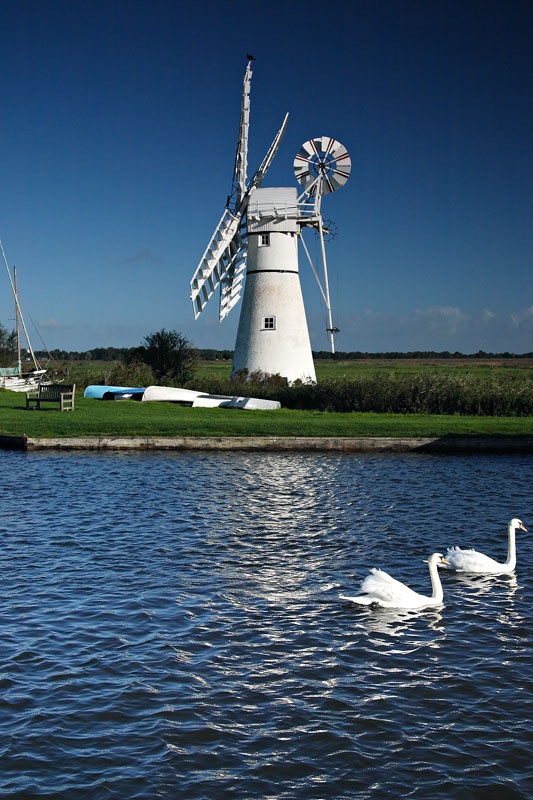 <center>Thurne Drainage Mill</center><br> - <font color=yellow>Norfolk</font>