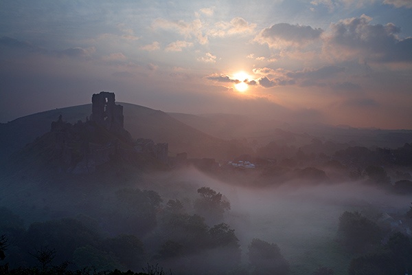 Corfe Castle Dawn - <font color=yellow>The Jurassic Coast</font>
