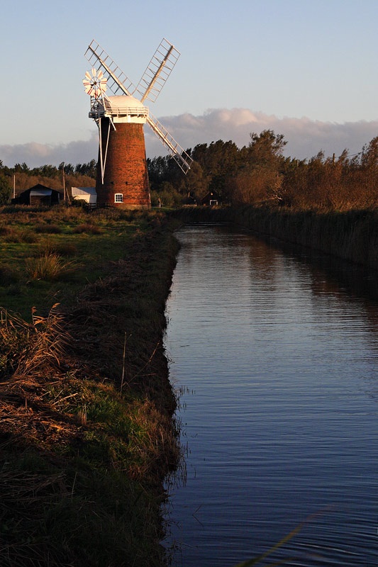 <center>Horsey Mill</center><br> - <font color=yellow>Norfolk</font>