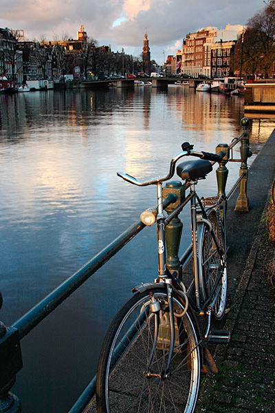 <center>Amsterdam Sunrise</center><br> - <font color=yellow>Holland</font>
