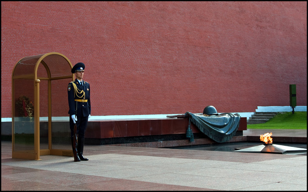 Moscow - Tomb of the Unknown Warrior - Travels Abroad