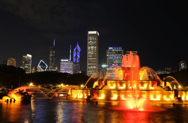 Buckingham Fountain in Orange - Architecture and Night Skyline