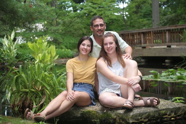 Dad and his girls - Family Portraits at Botanical Gardens