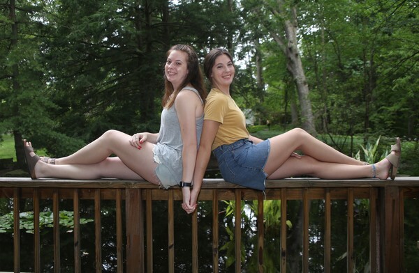 Sisters Forever - Family Portraits at Botanical Gardens