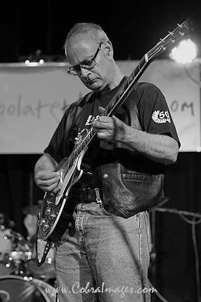 AF0I0093bw - Never Too Late and Los Habituales