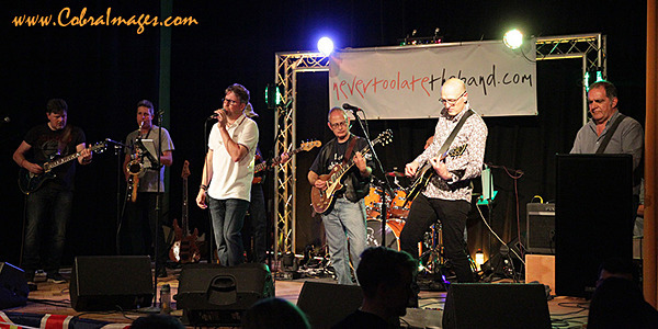 AF0I0079 - Never Too Late and Los Habituales