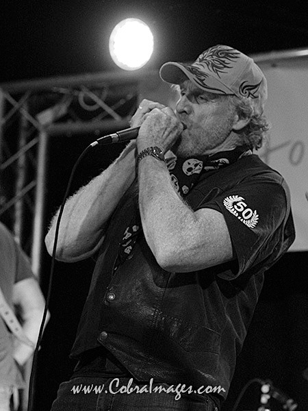 AF0I0119bw - Never Too Late and Los Habituales