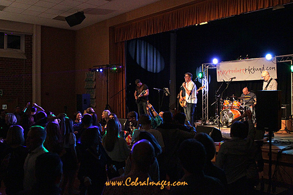 AF0I0075 - Never Too Late and Los Habituales
