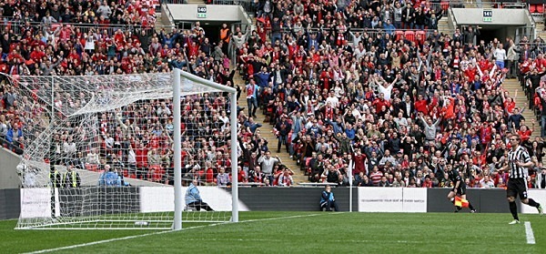 60b_RT5B0359 - FA Carlsberg Vase Final 2013