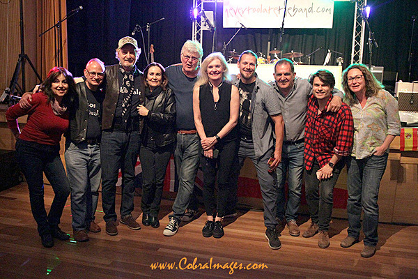 AF0I0155 - Never Too Late and Los Habituales