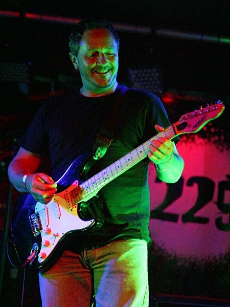 093_RT5B1915 - Suburbanstar in London