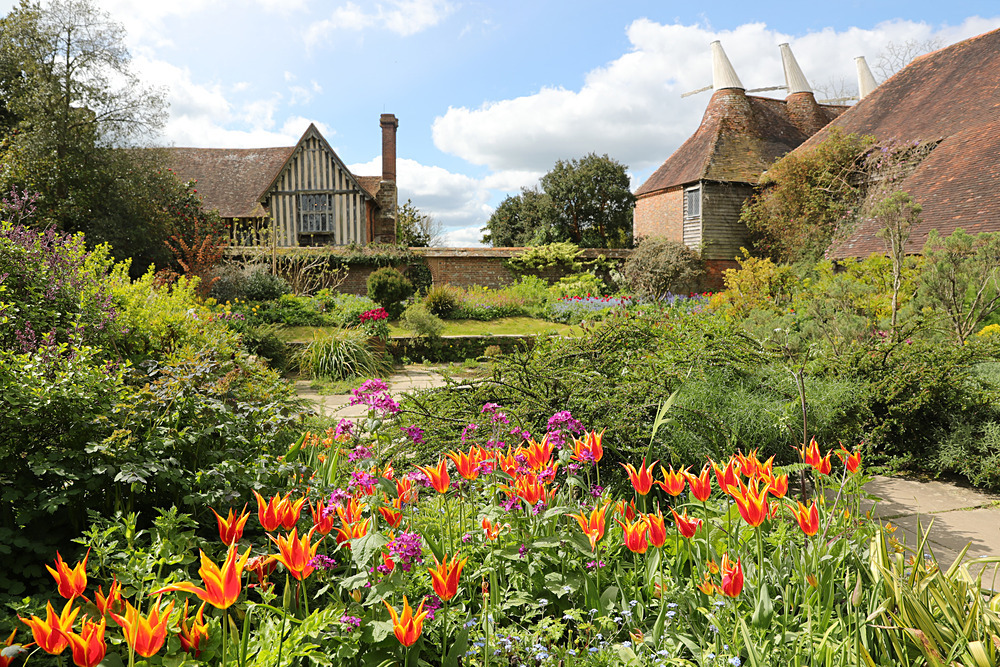 AW1I5156 - Great Dixter April 2024
