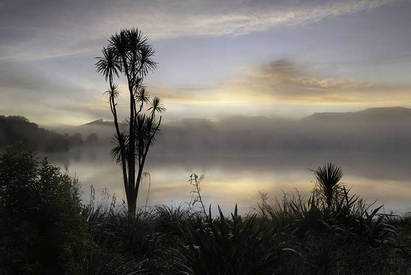Lake Tutira, hawkes Bay - NEW ZEALAND