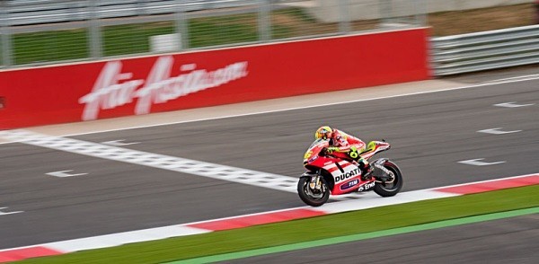 Valentino Rossi Silverstone Motogp The Doctor Greatest Of Al Time Yamaha M1 Yamaha Racing World Champion Legend Dorna
