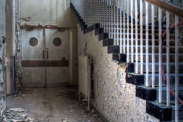 Cambridge Military Hospital urbex urban exploration cmh bleeding doors military hospital