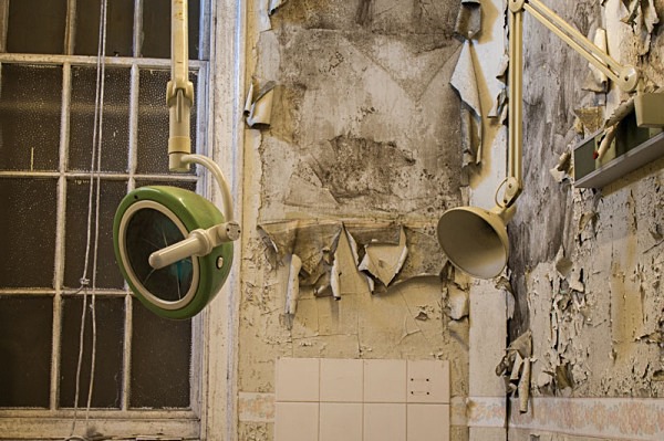 Cambridge Military Hospital urbex urban exploration cmh bleeding doors military hospital