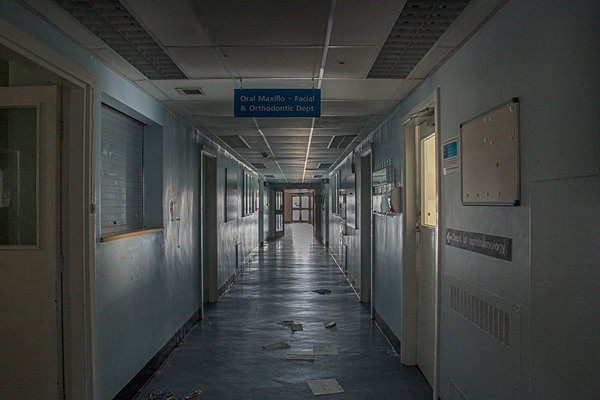 Queen Elizabeth II Hospital Welwyn Garden City Urbex Urban Exploration Abandoned petercostellophotography.com Hertfordshire