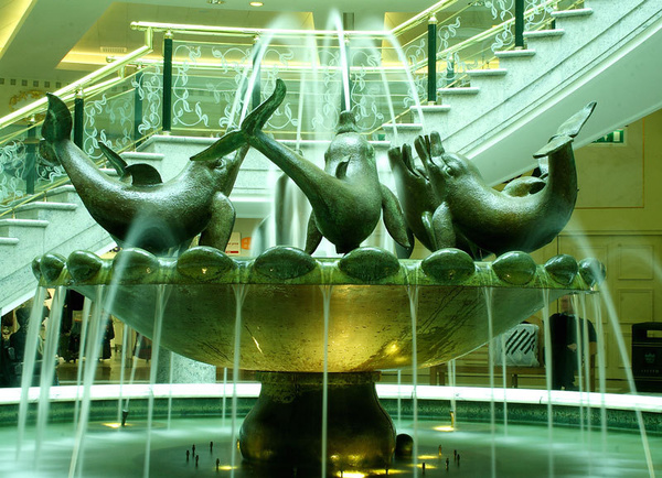 trafford centre peel holdings shopping