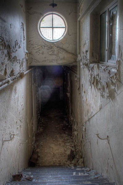 Cambridge Military Hospital urbex urban exploration cmh bleeding doors military hospital