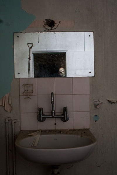 Cambridge Military Hospital urbex urban exploration cmh bleeding doors military hospital