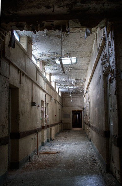 Cambridge Military Hospital urbex urban exploration cmh bleeding doors military hospital